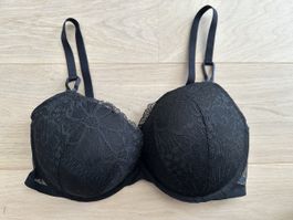 Soutien-gorge bra Victoria’s Secret push up dentelle noire U