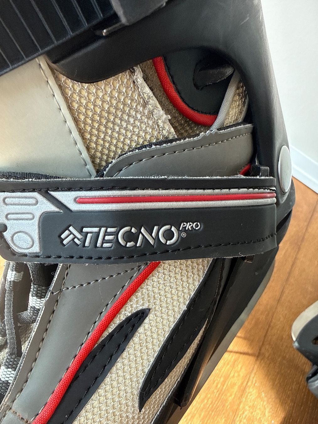 Patins à glace: TECNO PRO SCHLITTSCHUHE – D'occasion à Zürich par SWKA 6