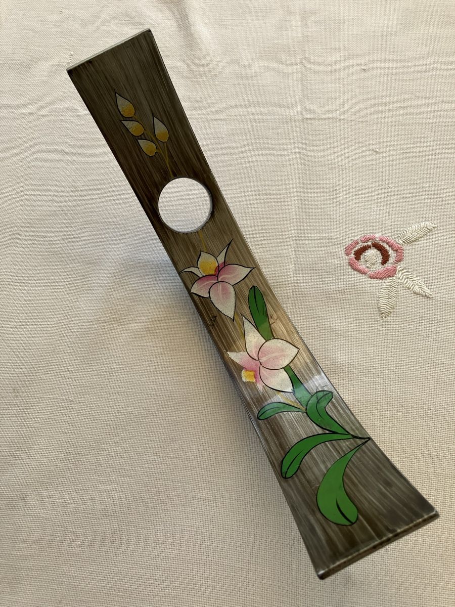 Portabottiglie: Flaschenhalter mit Blumendeko (lackiert) – Usato da Wettingen venduto da Aromat 5