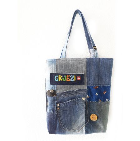 Grössere, einzigartige swiss Upcycling-Jeans-Tasche Handmade