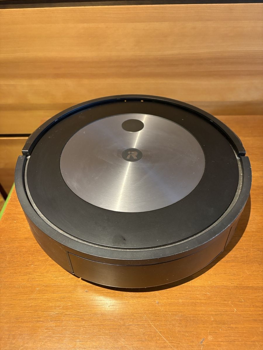 Irobot Staubsauger & Zubehör: iRobot Roomba Staubsaugroboter j7 – Gebraucht aus Schönenwerd von Qn