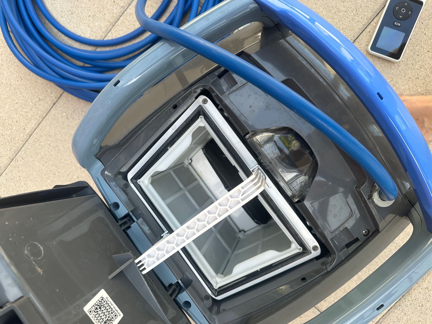 Dolphin Accessori per Piscine: Robot de piscine Dolphin M700 – Usato da Gampelen venduto da Gflocon 3