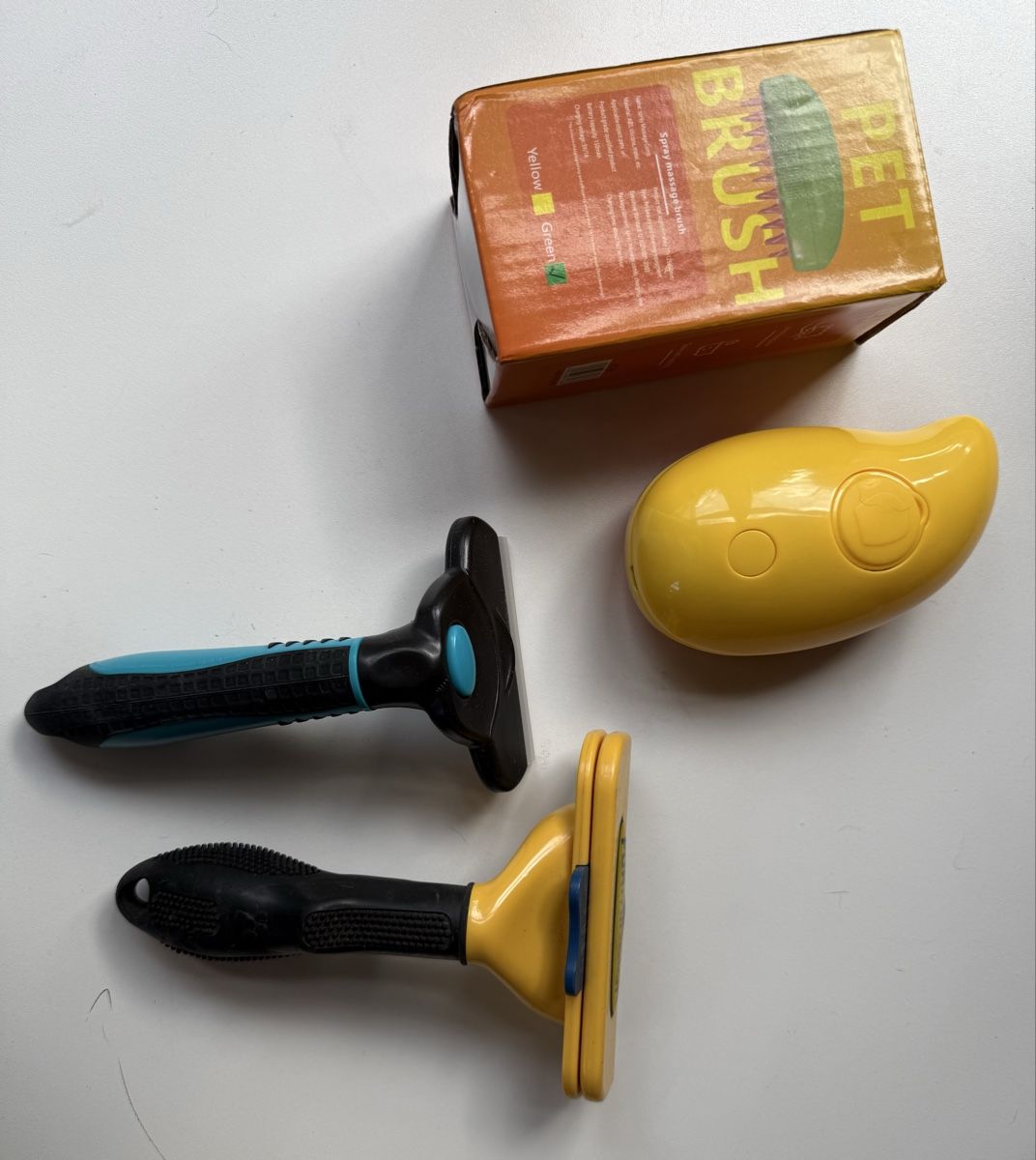 Produits de soins: Tierhaarbürsten/ Furminator – D'occasion à Staad SG par ach_wg2v