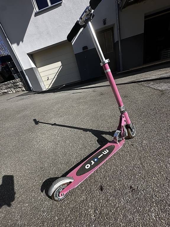 Kickboard: Trottinette Micro rose pour enfant – Usato da Le Brassus venduto da eric_6xj8 1