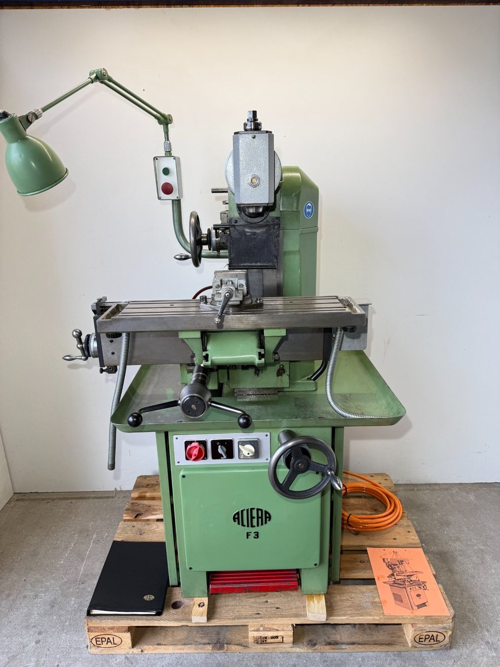 Universalfräsmaschine Aciera F3 mit Zubehör (Gebraucht) in Boswil für ...