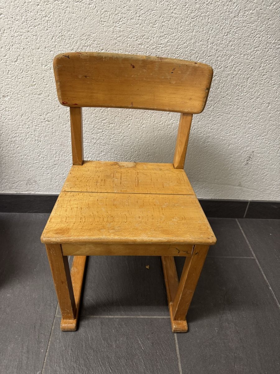 Sedie: Vintage Kinderstühle aus Holz – Usato da Basel venduto da good_forms 2
