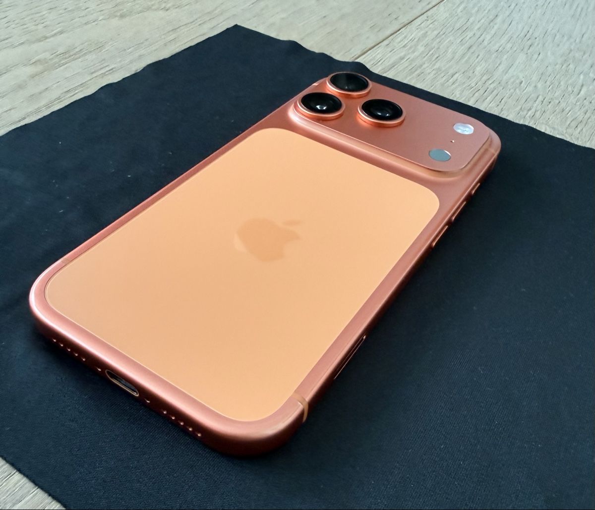 Apple Portables: iPhone 17 Pro – D'occasion à Rotkreuz par Nyny 3