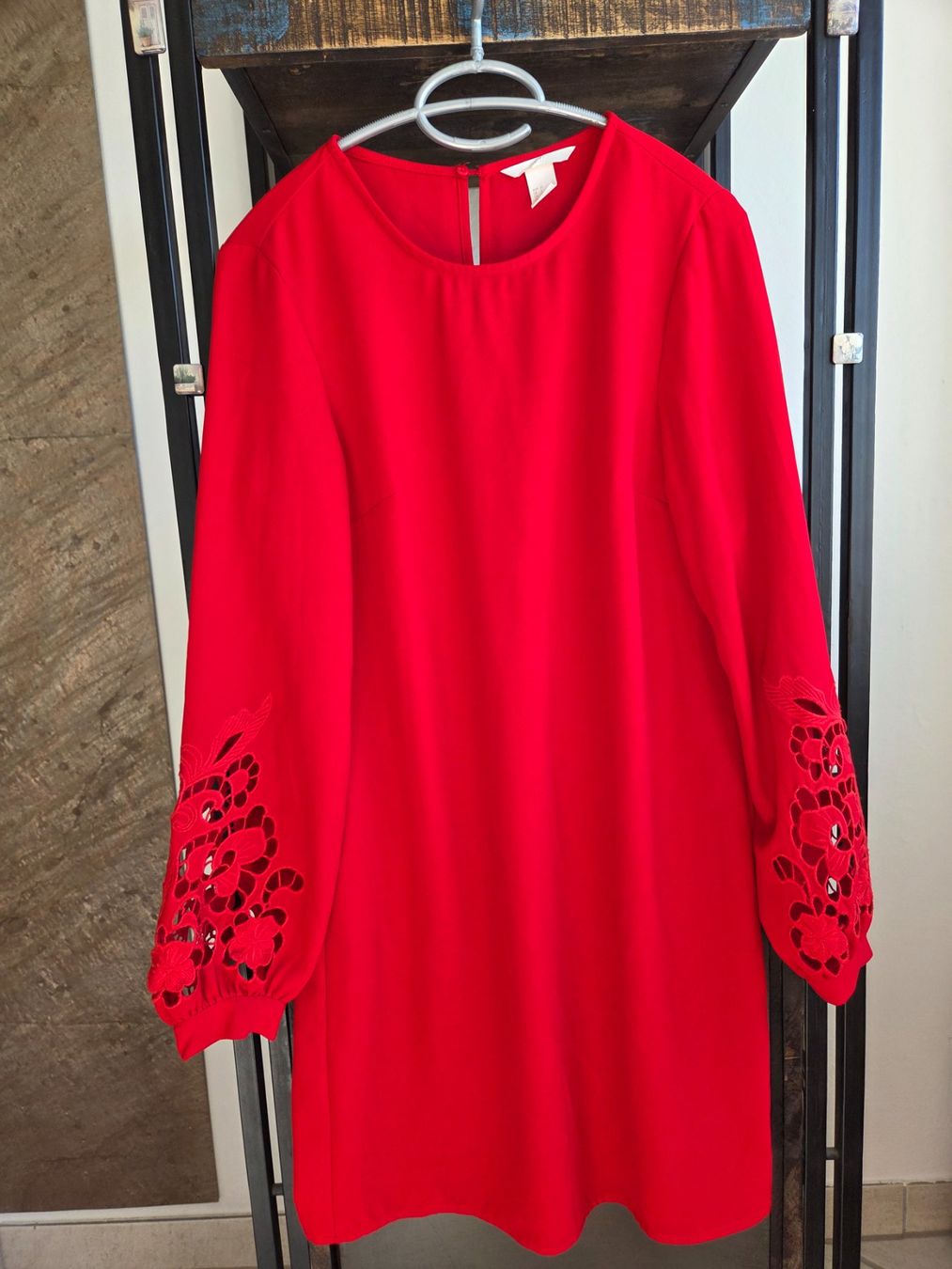 H&M Robes: H & M Sommerkleid rot – D'occasion à Hinwil par Mauso1
