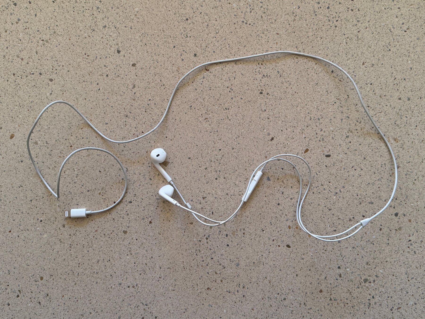 Cuffie: 2x EarPods Lightning Connector – Usato da Zürich venduto da eric_kammermann