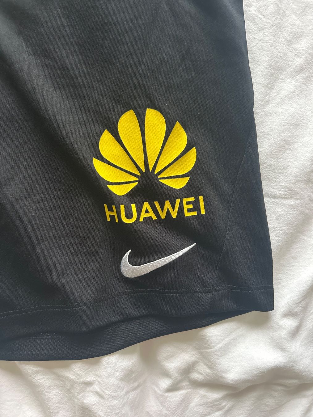 Nike Pantaloni: YB Sporthose schwarz NIKE – Usato da Lohn-Ammannsegg venduto da norina_3 1