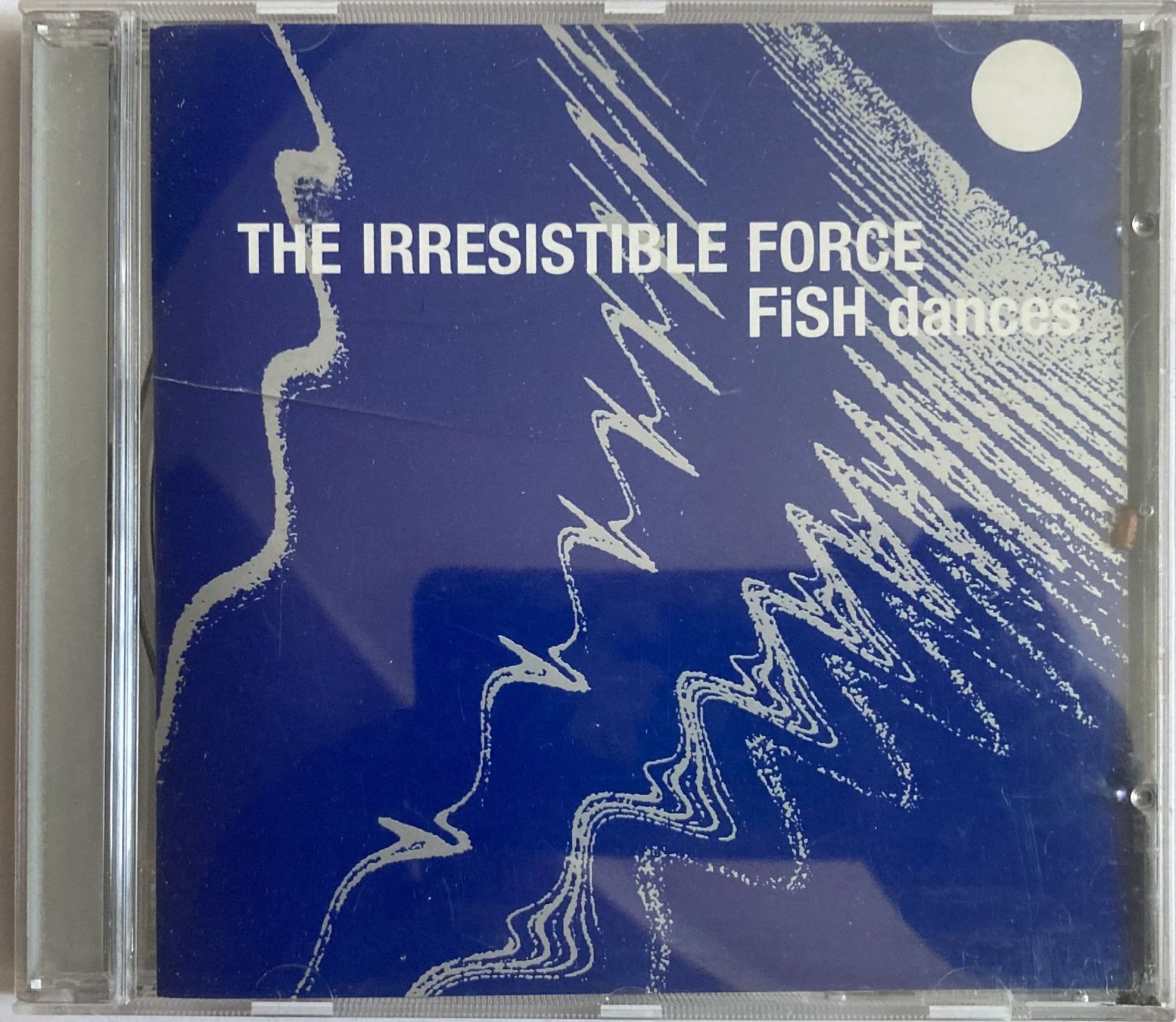 CD: THE IRRESISTIBLE FORCE - FISH DANCE – Usato da Poliez-Pittet venduto da Newtown-Records