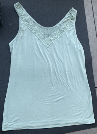 Triumph Top Grösse XL salbei-grün mit Spitze