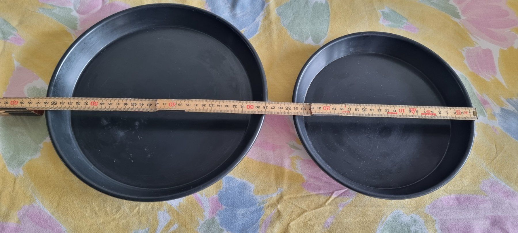 Teglie da forno: Set aus zwei runden Backblechen (Backformen) – Usato da Derendingen venduto da Rider3