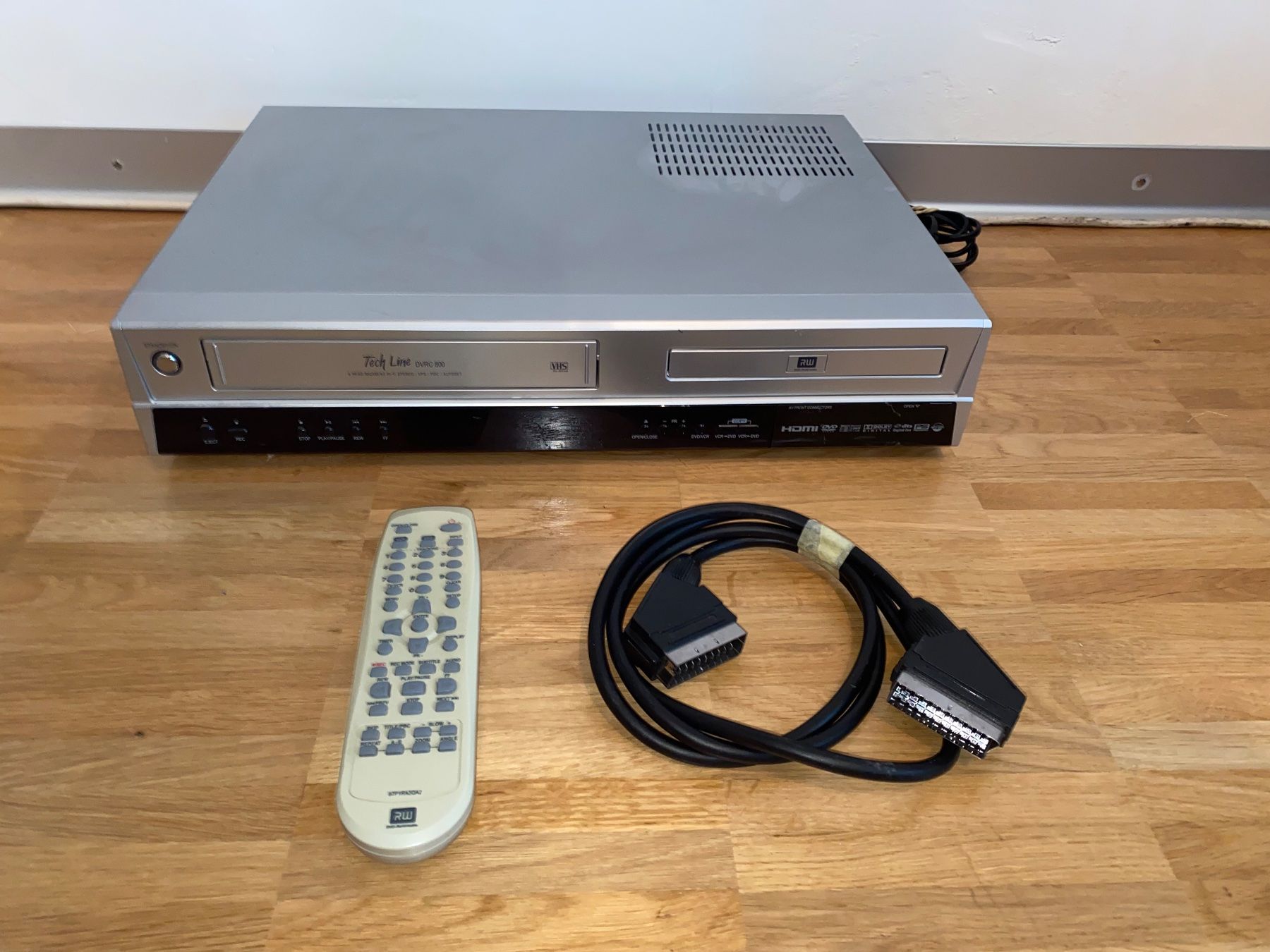 Registratori: VHS / DVD Recorder - Tech Line DVRC 800 – Usato da Rotkreuz venduto da mia_dc2r