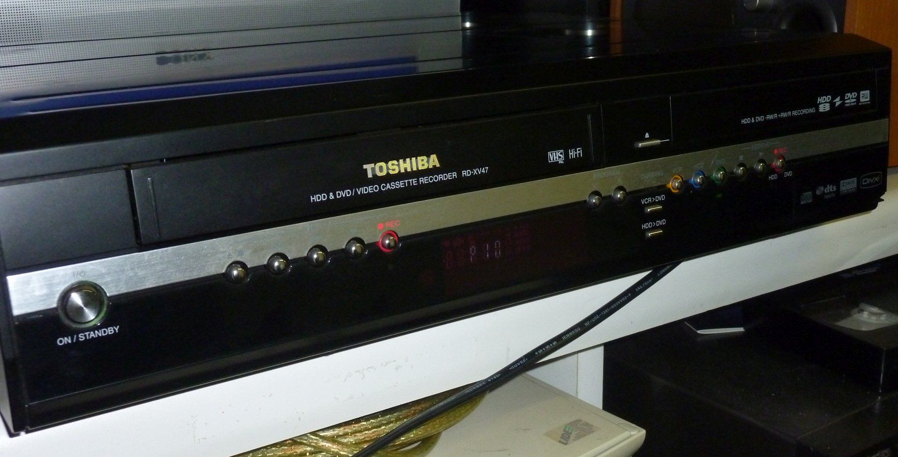 Toshiba Aufnahmegeräte: Toshiba VHS-DVD-HDD Recorder – Gebraucht aus Wenslingen von  1