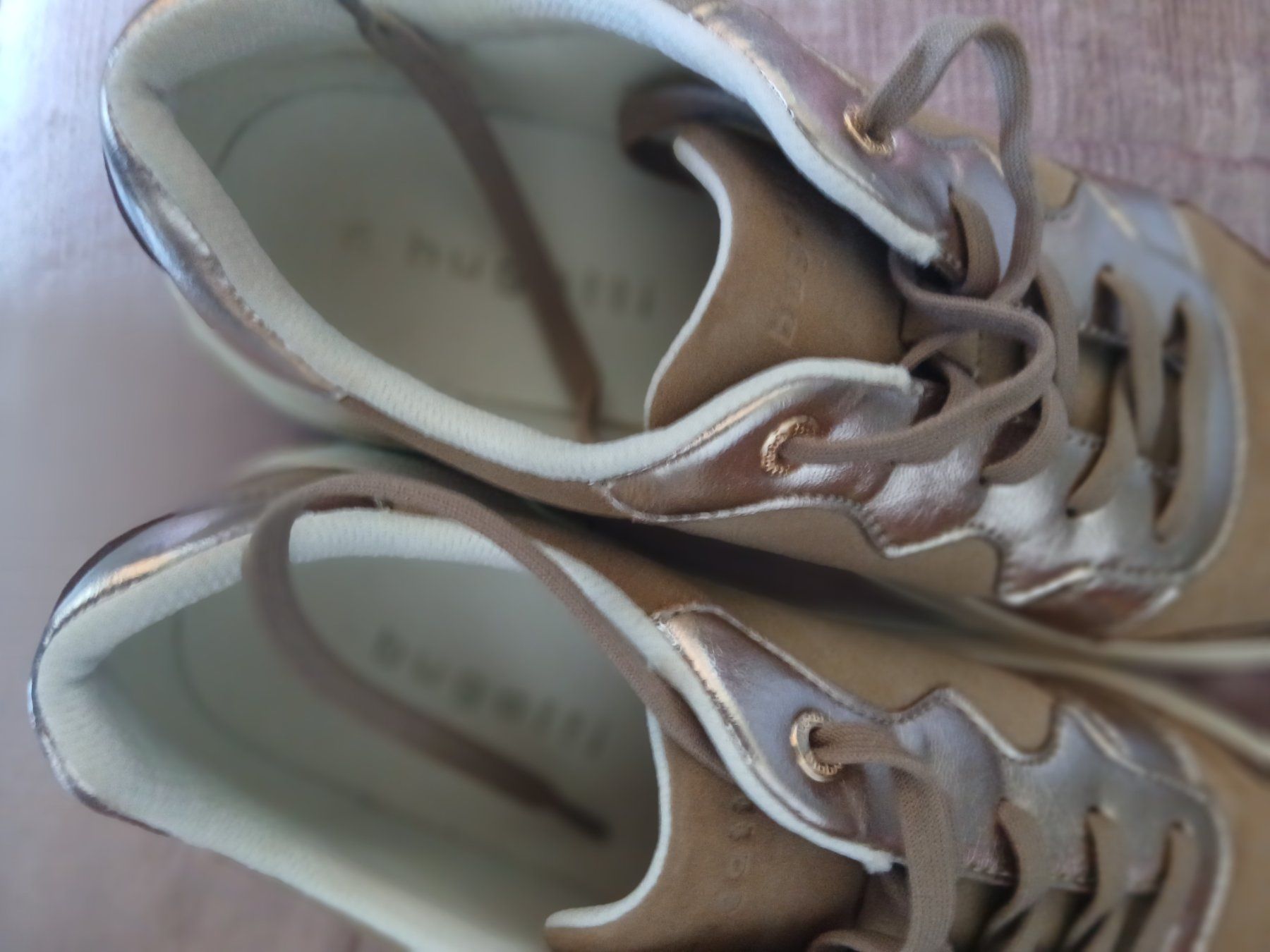 Bugatti Scarpe da donna: Bugatti Sneaker Gr 39 wie neu – Usato da Brütten venduto da ver_jql7 5