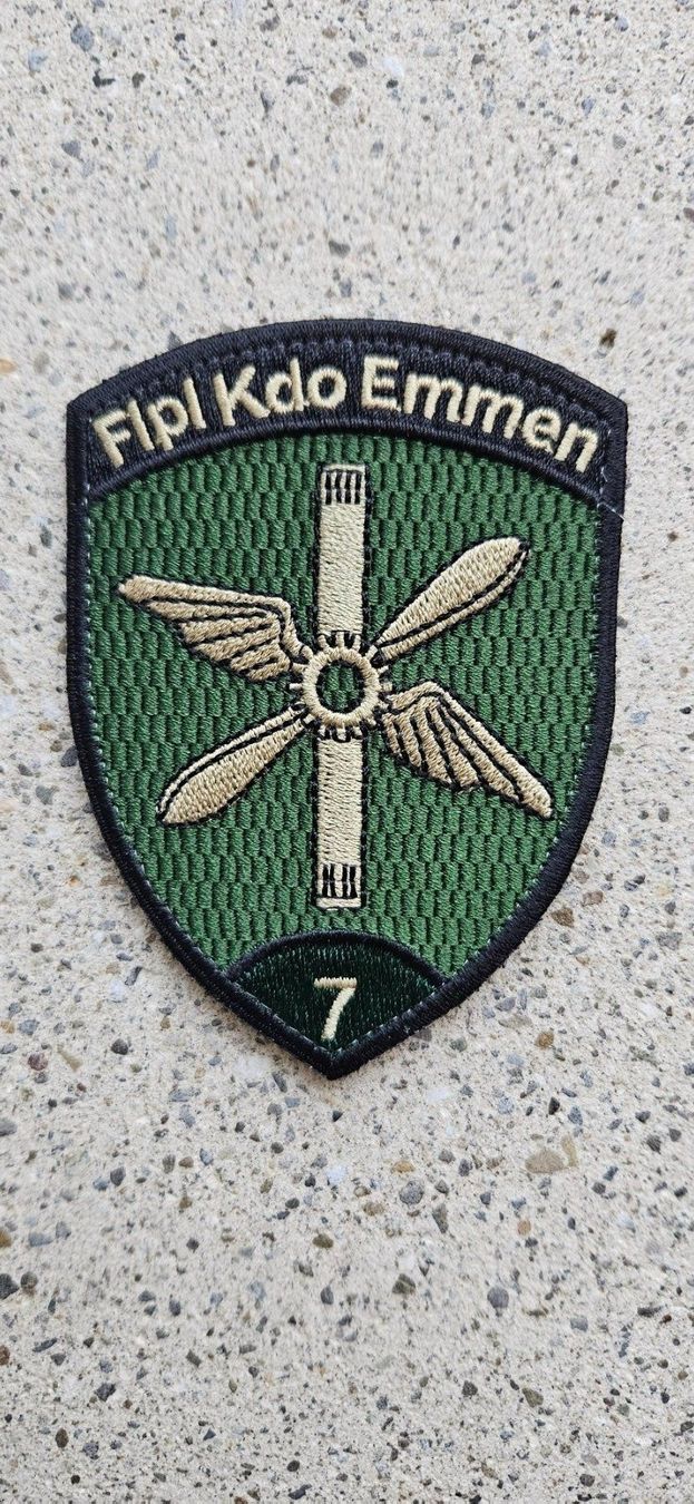 Schweizer Armee Placchette & Badge: *** Badge Luftwaffe mit klett *** – Nuovo e nell'imballaggio originale da Riedholz venduto da fr_sIruP