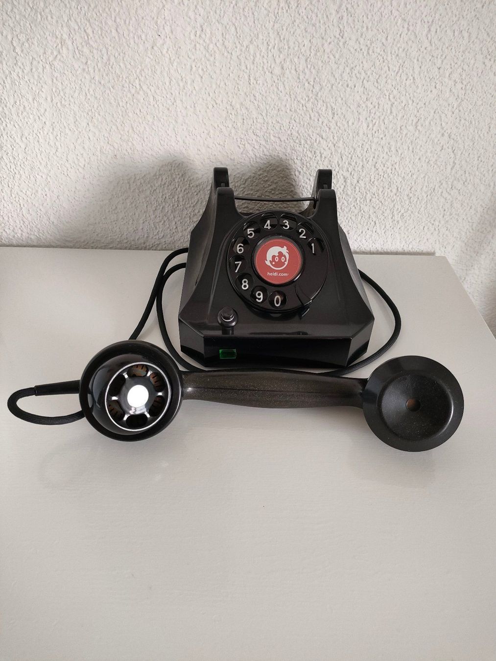 Telefoni: Dekoratives Schweizer Telefon mit Erd-Taste schwarz – Usato da Dietikon venduto da Branquinha1981 2