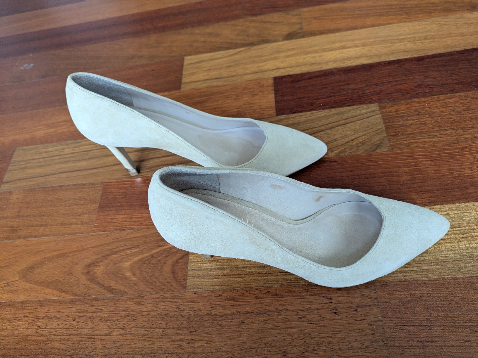 Scarpe da donna: Minelli Suede Pumps Heels Beige Gr. 38 – Usato da Zürich venduto da Cindy_c
