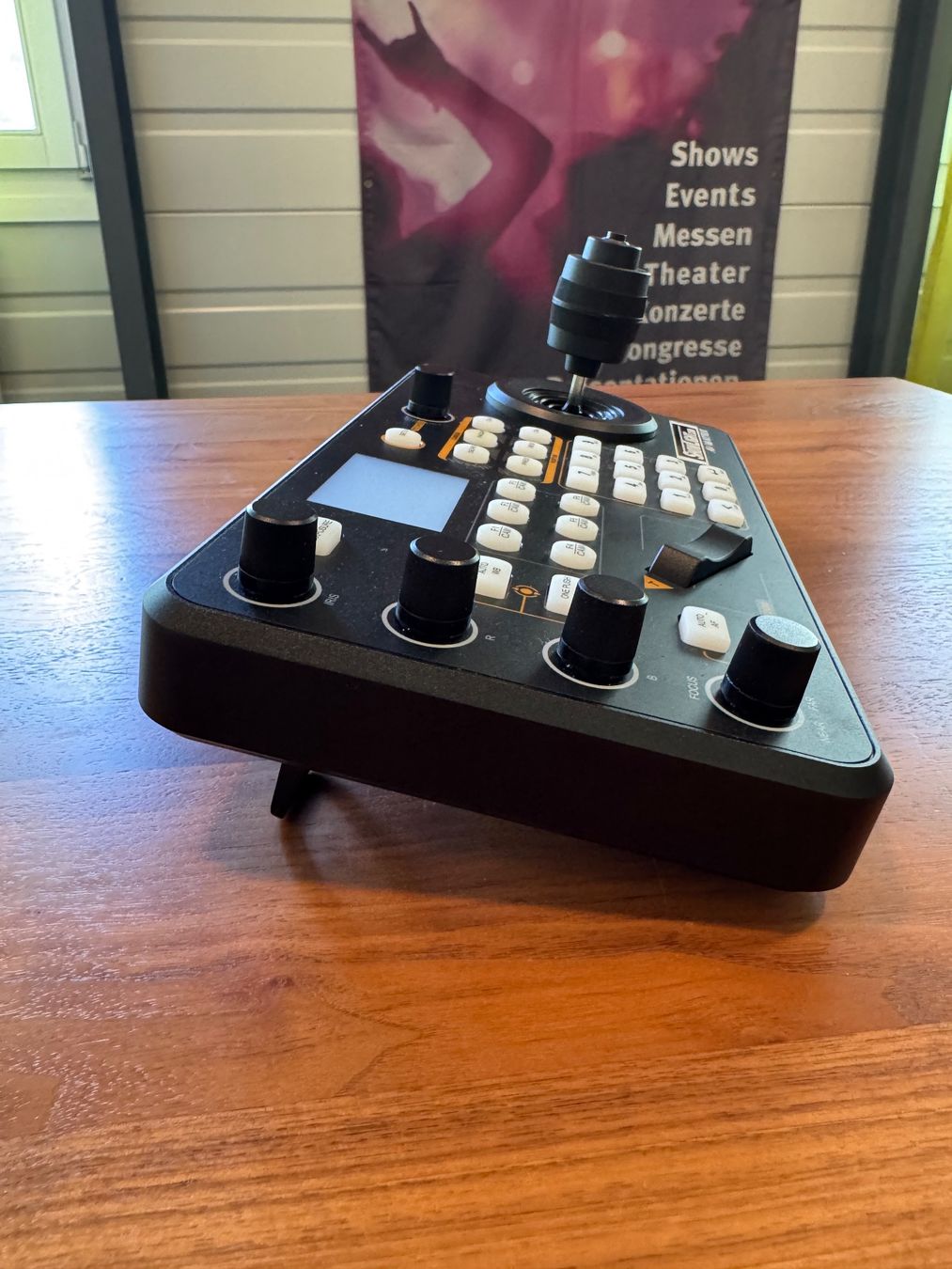 Télécommandes: AVMATRIX PTZ Kamera Controller PKC3000 gebraucht schwarz – D'occasion à Frauenfeld par ShowLight 2