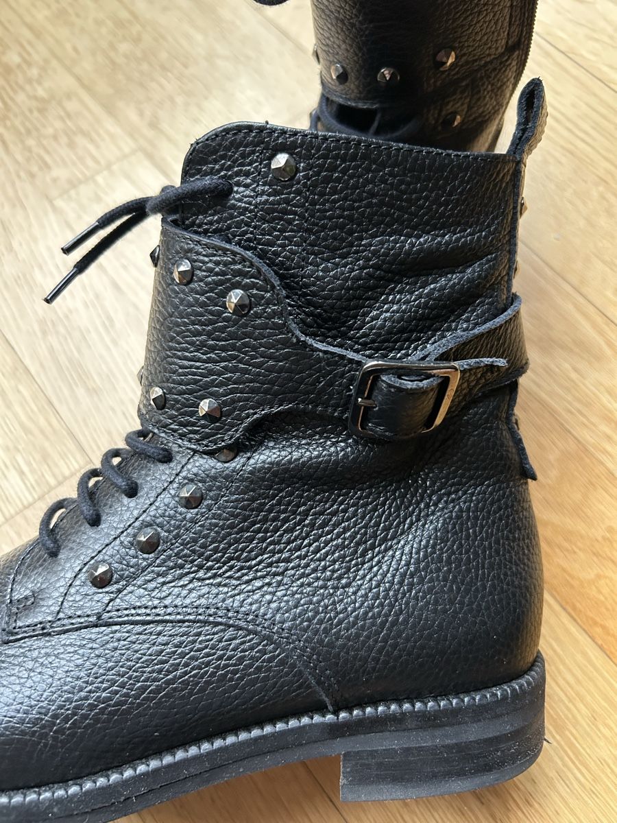 Damenschuhe: Boots, schwarz, Gr. 38, mit Nieten – Gebraucht aus Basel von MyAn 1