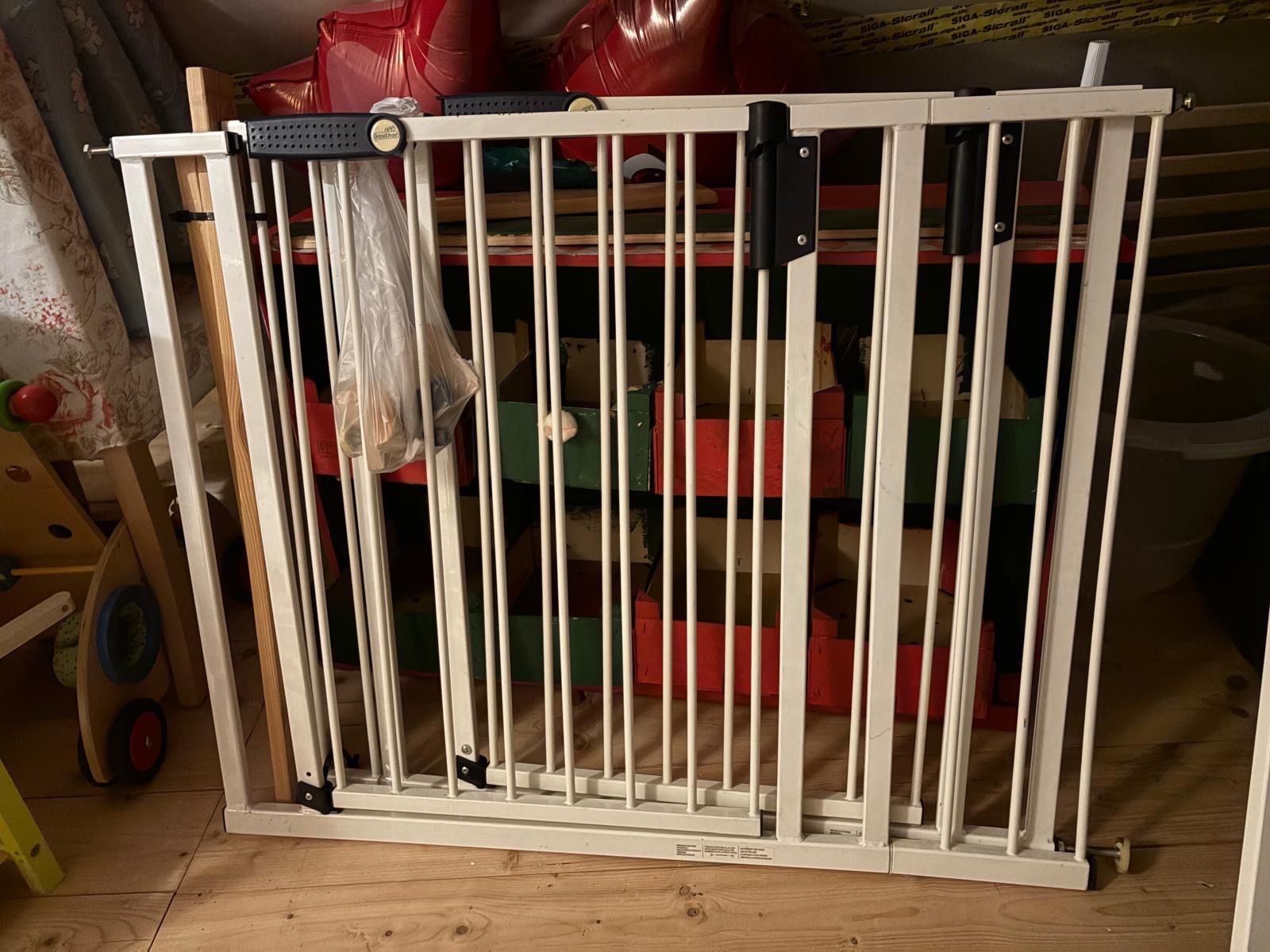 Tutto per la sicurezza: Babytreppengitter / Türgitter, weiss, variabel einstellbar. – Usato da Oberrieden venduto da flu_dx6d
