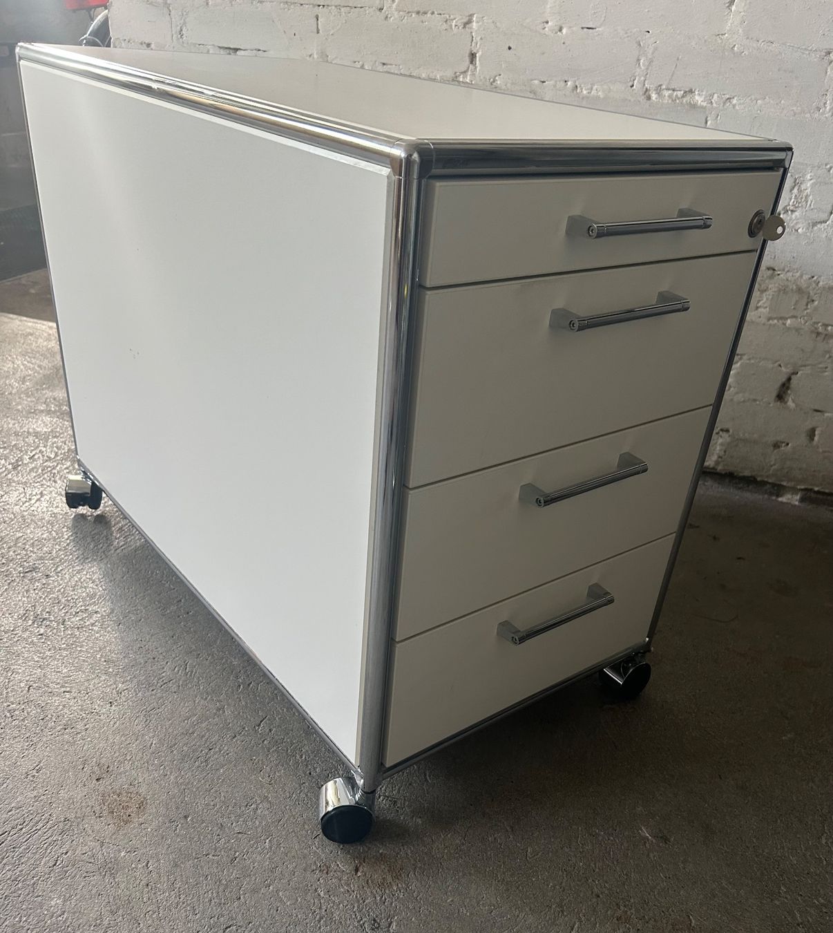 Eléments de bureau: Bosse modul space Rollcontainer NP 1400.- – D'occasion à Rorschacherberg par Svebe