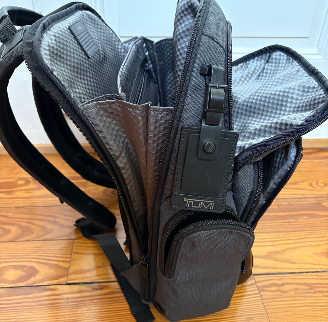 Tumi Zaini: TUMI Rucksack Nellis, NEU – Usato da Bussigny venduto da Oberschan67 2