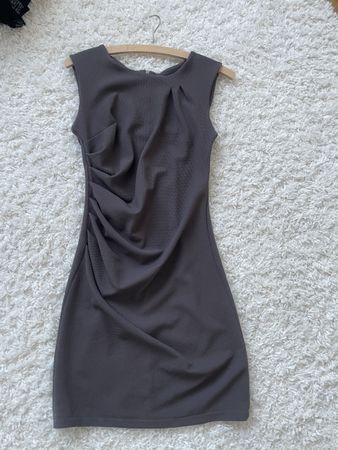 Robe La Petite Parisienne sans manches état neuf S(34/36)