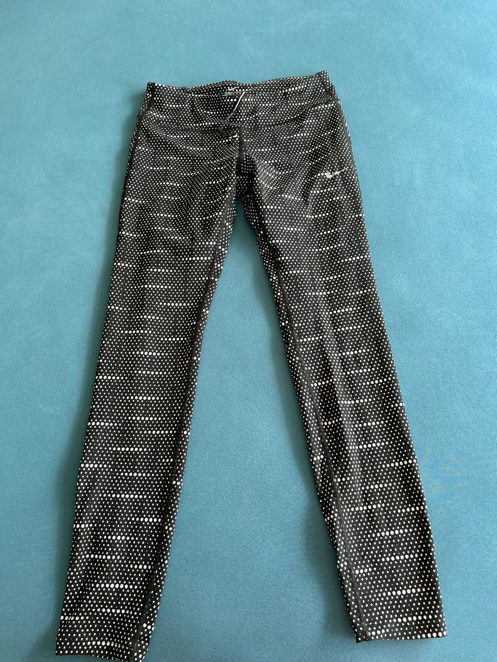 Nike Leggings: Sportleggins NIKE NEU – Nuovo e nell'imballaggio originale da Zollikofen venduto da Wishbear