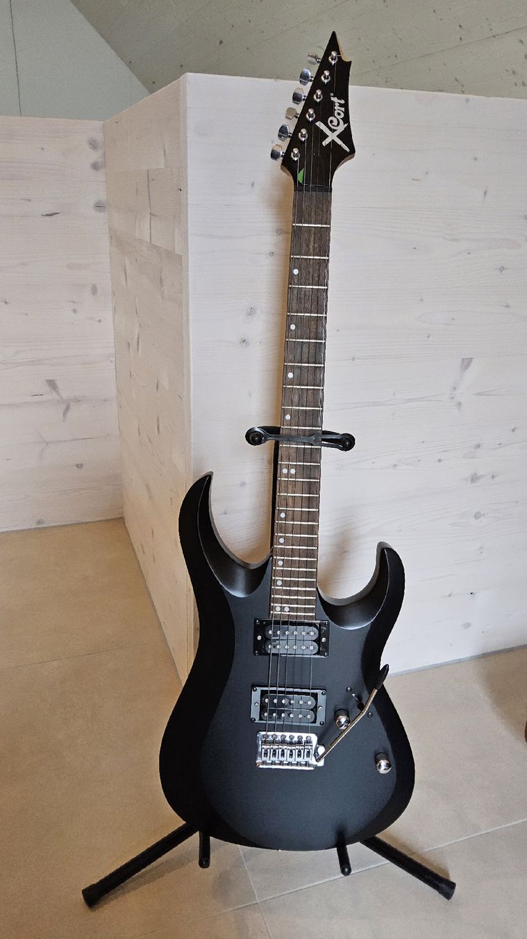 Cort Strumenti musicali: E-Gitarren Set: Cort X1, Ibanez Amp & DigiTech Effektgerät – Usato da Boll venduto da YD3067