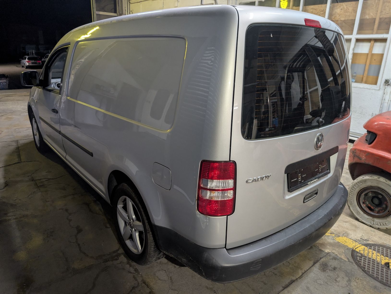 VW Véhicules utilitaires: VW Caddy Maxi 1.6tdi ab mfk – D'occasion à Rünenberg par All_4_you 2