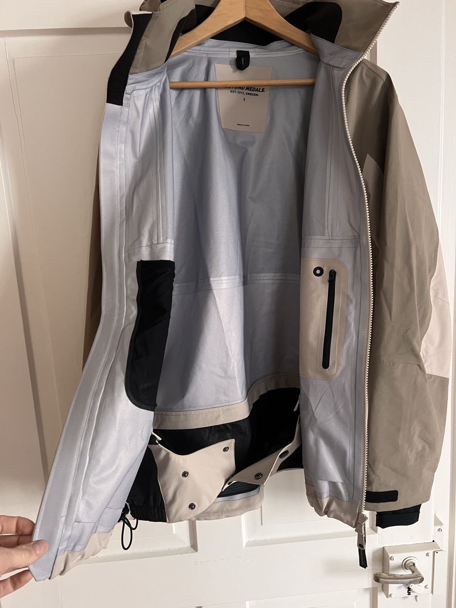 Jacken: Beyond Medals Jacke – Gebraucht aus Winterthur von man_k5jb 3