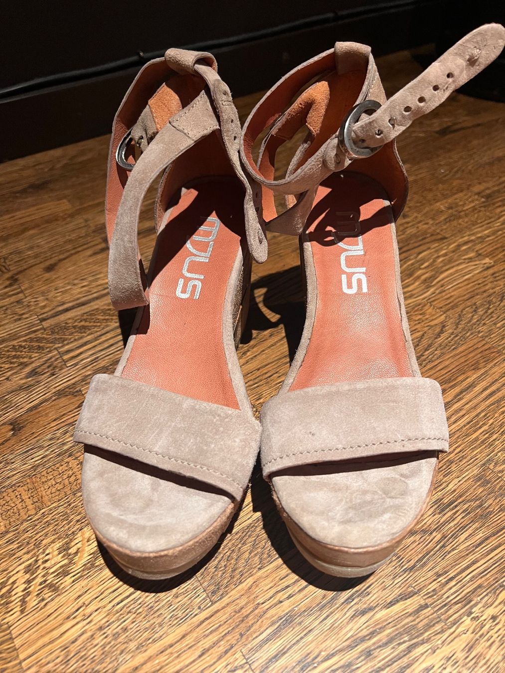 Mjus Chaussures femmes: Sandaletten Damenschuh Grösse 37 – D'occasion à Bern par cip_v9xh