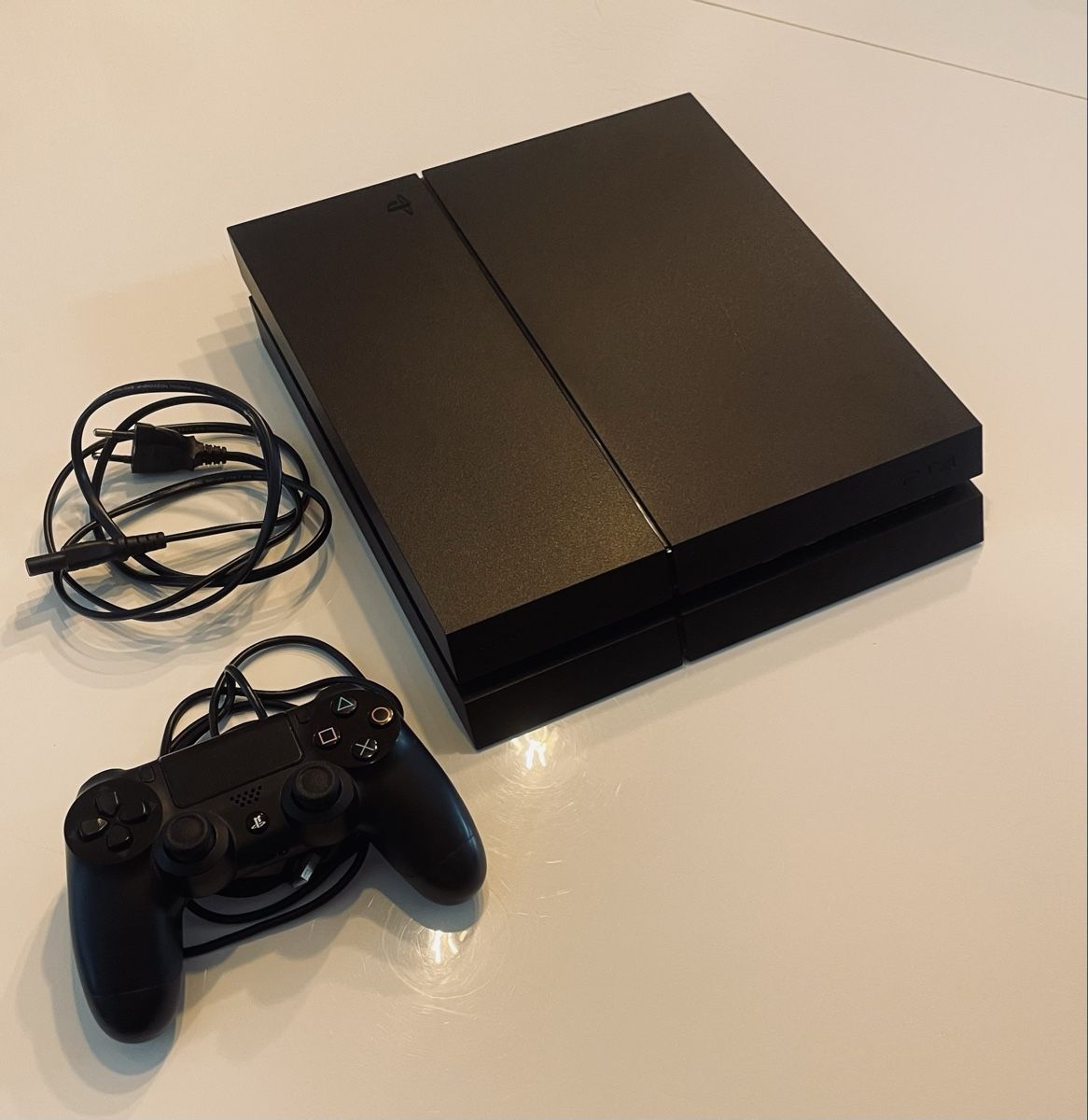 Sony Console: Console de jeu PlayStation 4 avec manette et câbles – Usato da Grand-Lancy venduto da MichaelLopes 1
