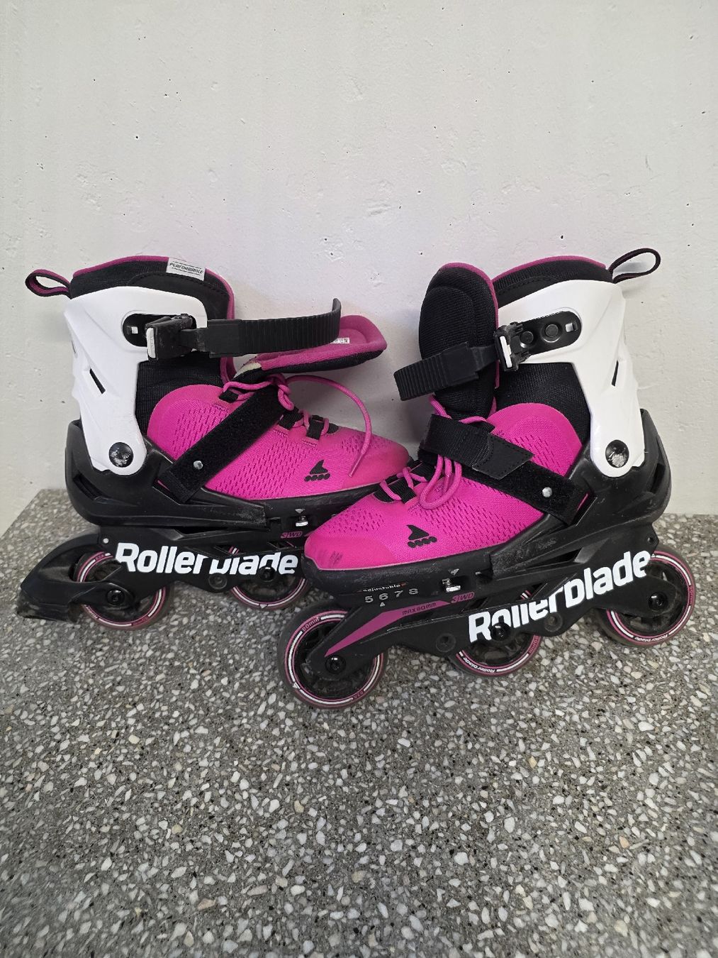 Pattini in linea & Pattini a rotelle: Pattini a rotelle Rollerblade usati, colore rosa  – Usato da Winterthur venduto da jolicarlo 1