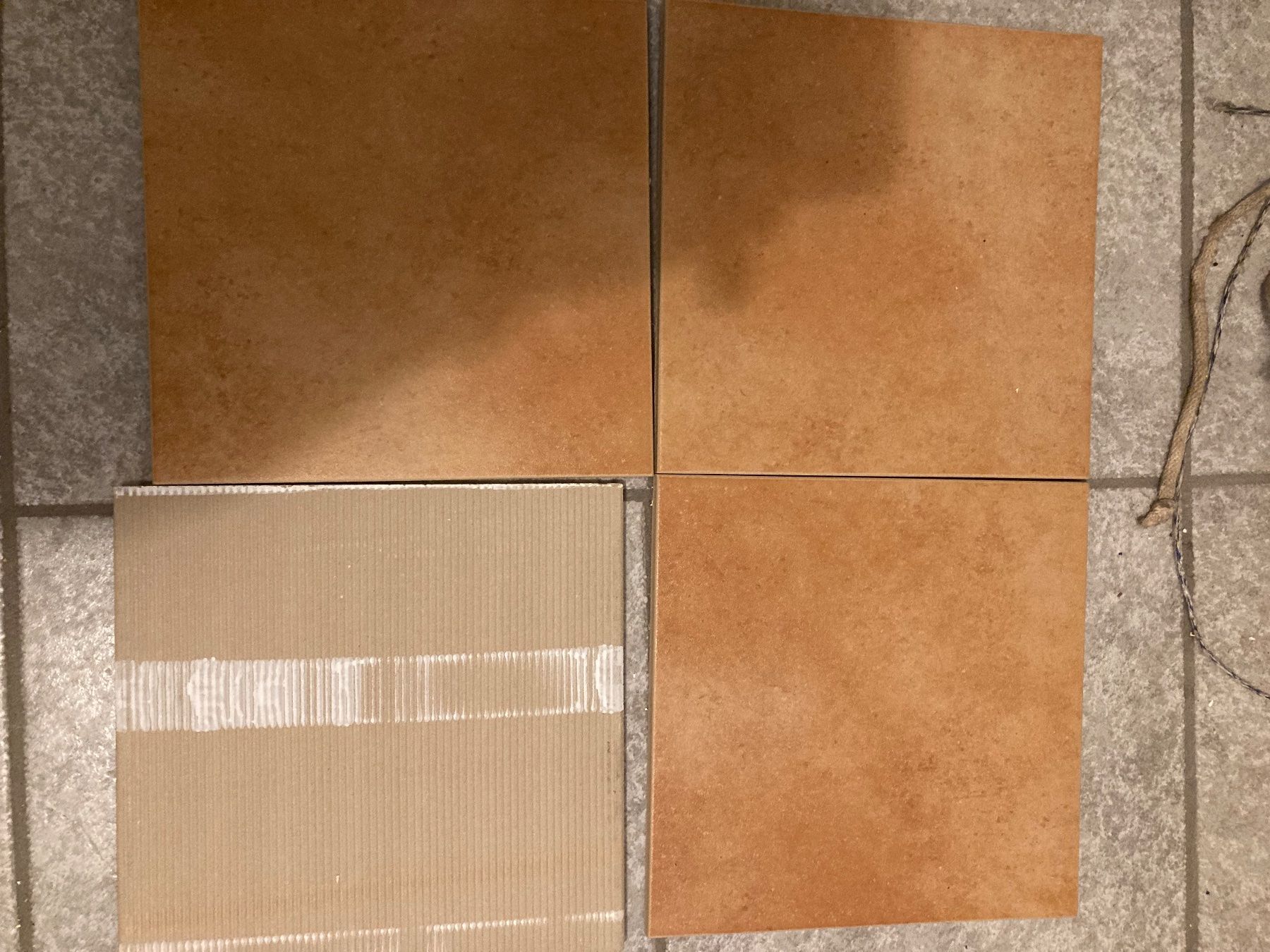 Rivestimenti per pavimenti: Bodenplättli ockerfarbig 26 Stücke – Nuovo e nell'imballaggio originale da Fehraltorf venduto da mayalotto 1