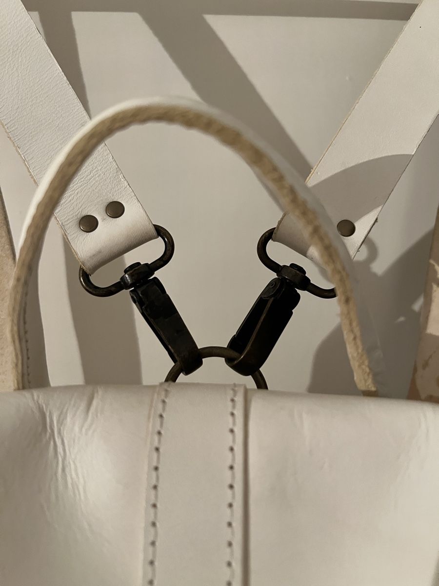 Zaini: Leder Rucksack weiss mit Schnallen – Usato da Basel venduto da evaelette 2