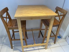 Stehtisch mit 2 Barhocker IKEA