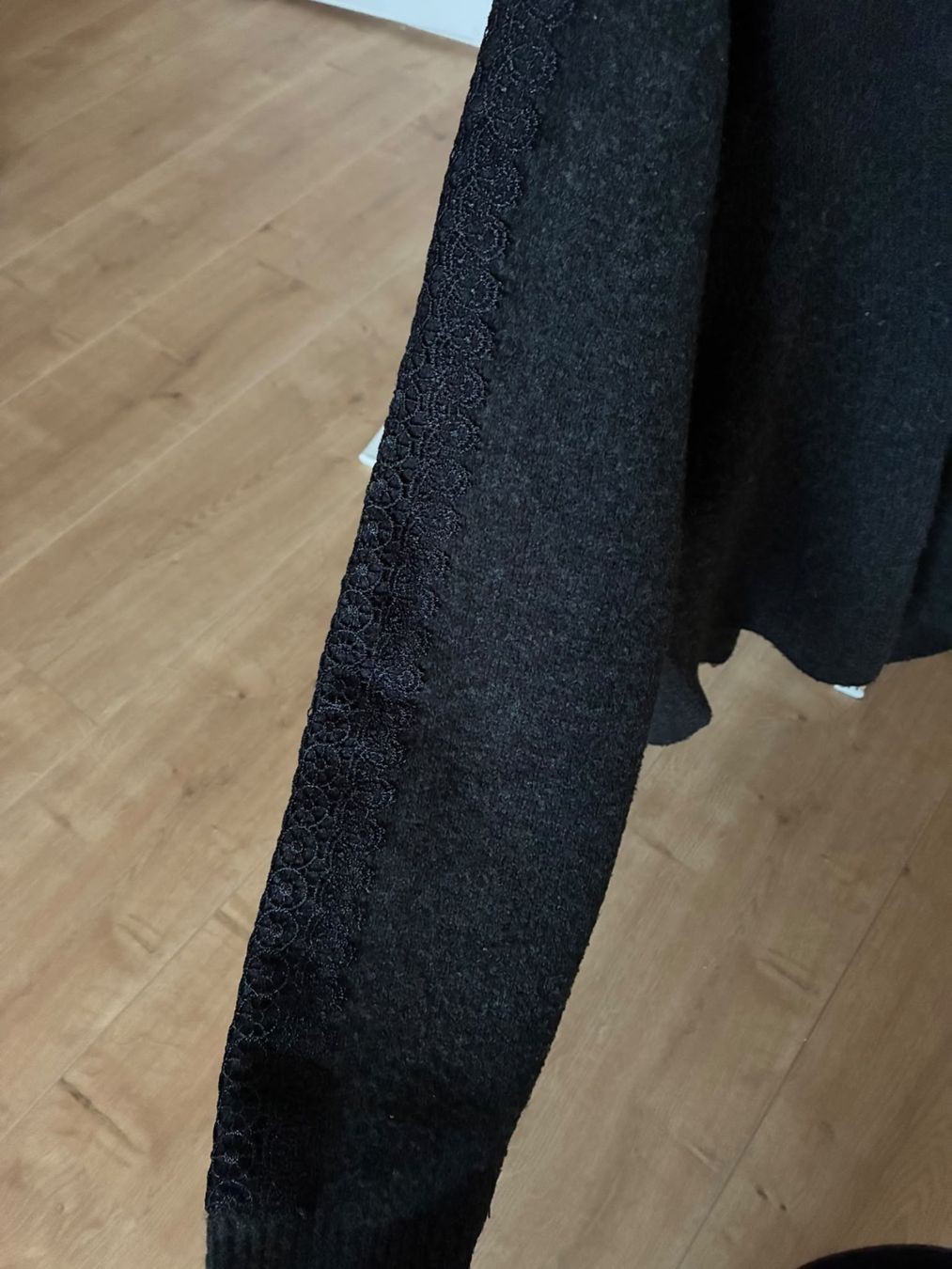 Zara Pullover & Sweatshirts: Pull gris foncé Zara – Gebraucht aus Epesses von hou_z8px 1