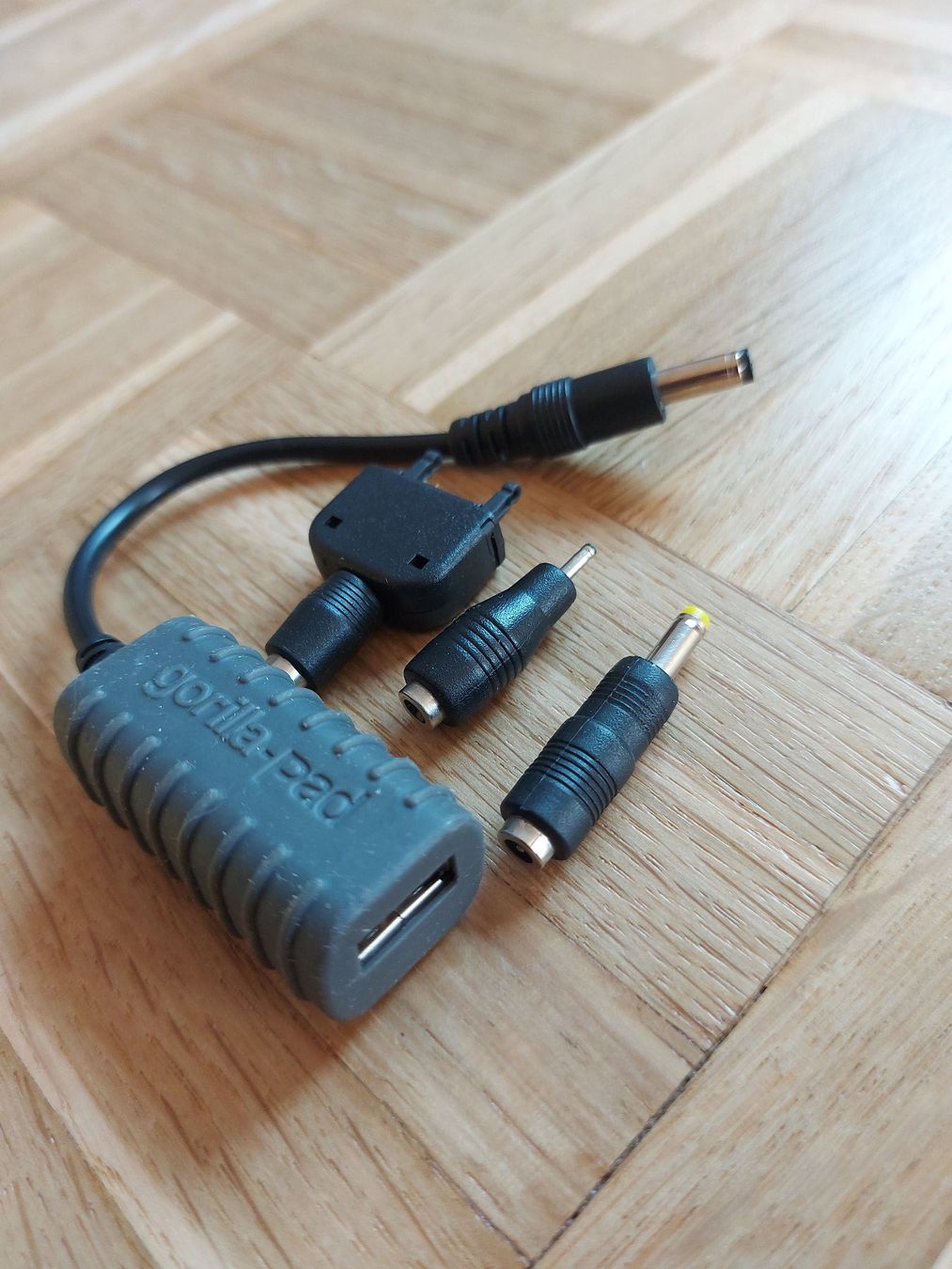 Caricabatterie: Accessoires pour chargeur solaire portable PowerMonkey – Usato da Aigle venduto da biscutelle 5