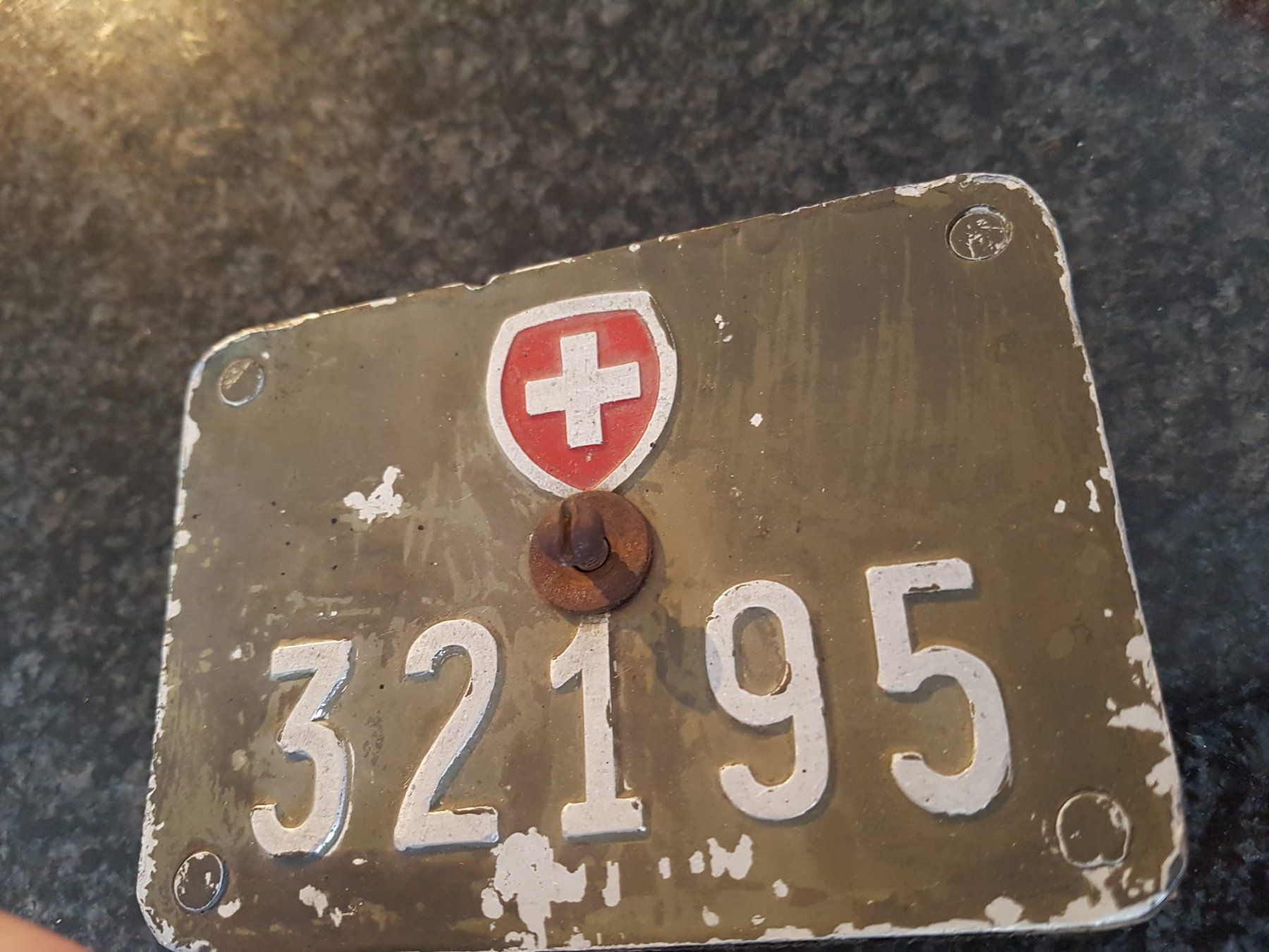 Insegne: Alte Veloplakette Nummer 32195 – Usato da Belp venduto da Guadalupe84