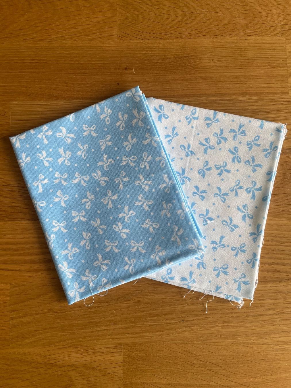 Stoffe: Fat quarter/Coupon patchwork-couture Petits noeuds bleus – Neu und originalverpackt aus Gland von san_xz5j 2
