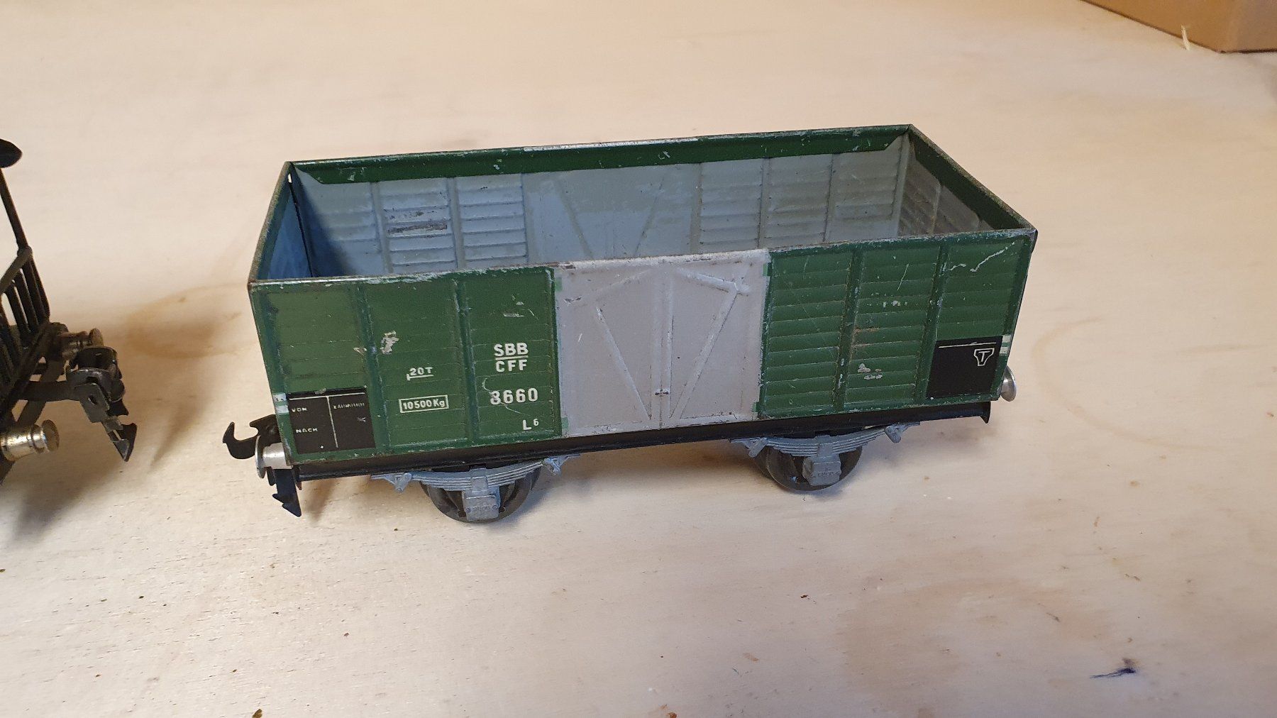 Modelleisenbahnen: Drei antike Eisenbahnwagen der Spur 0 – Gebraucht aus Richigen von Auerhahn11 5