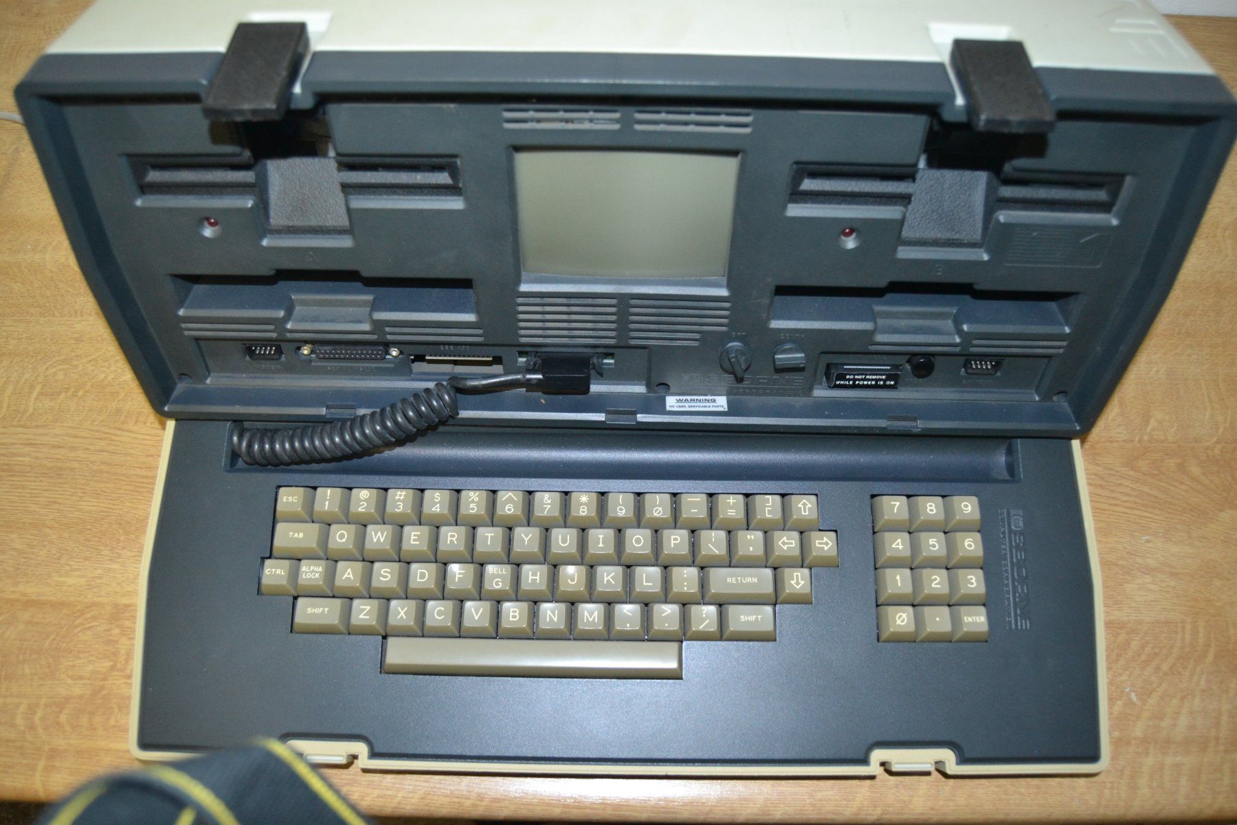 PC: Osborne 1 Portable Microcomputer – Usato da Wil SG venduto da fanofrio 2