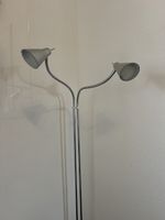 Stehlampe mit 2 flexiblen Leuchten – silber