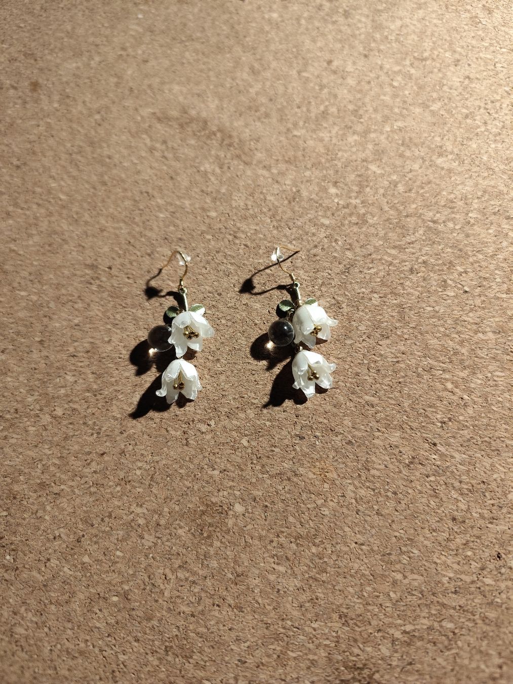 Orecchini pendenti & Orecchini a lobo: Cottagecore: Pfirsich-Glockenblumen Weiss Ohrringe – Usato da Rafz venduto da ell_xks7