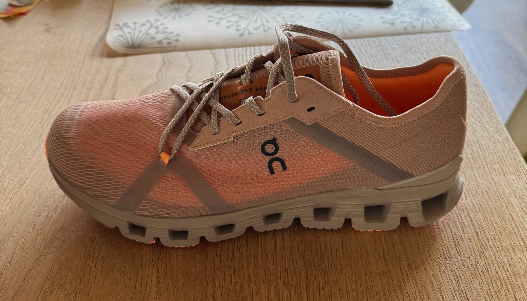 On Scarpe da uomo: On Cloud X 4 AD – Usato da Rothrist venduto da 2six0 1