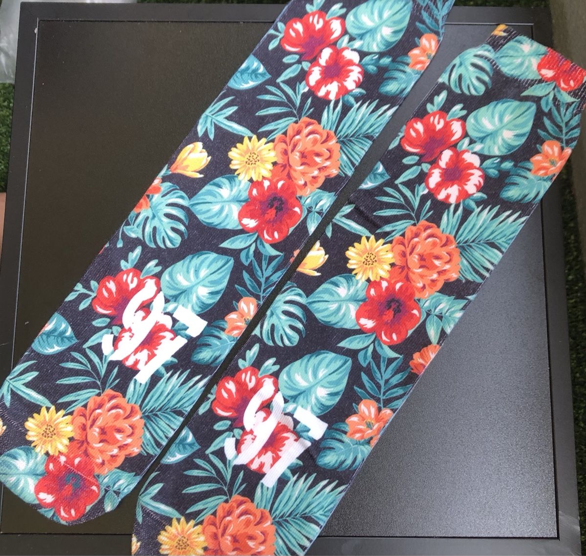 Chaussettes: Socken/Stülpen Blumenmuster Onesize Neu – Neuf (Voir description) à St.Gallen par nitka. 1