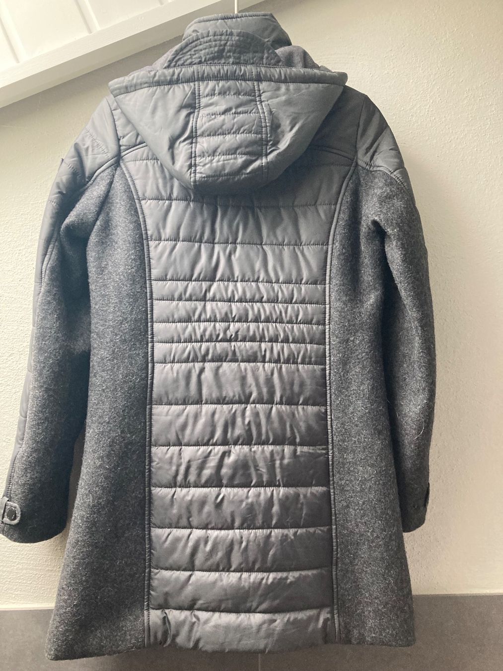Cappotti: Mantel Silvertag Damen grau Gr. 34 Wolle – Usato da Dulliken venduto da gab_jdr2 1